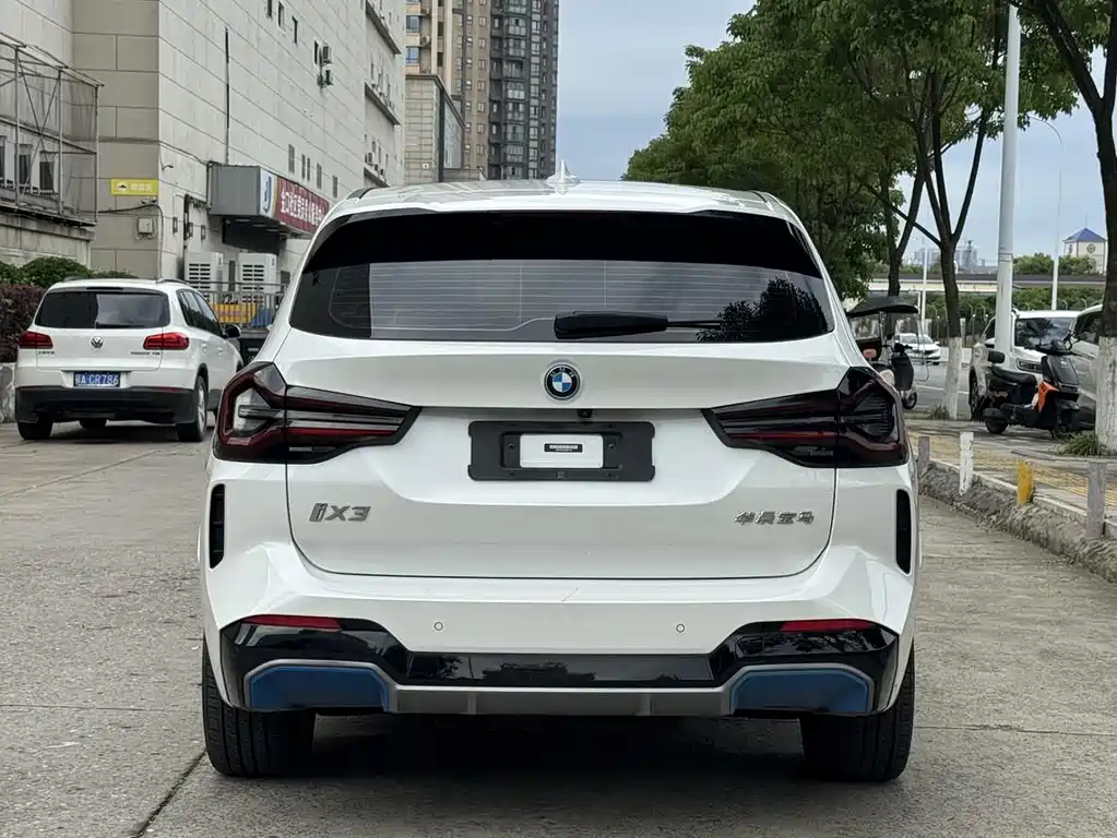 BMW iX3 2022 — фото 8