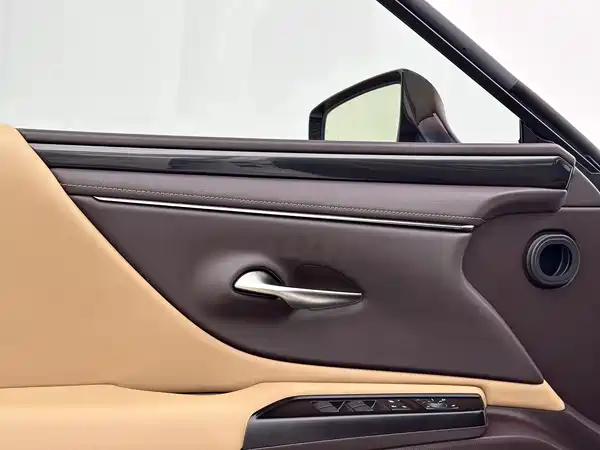 Lexus ES 2020