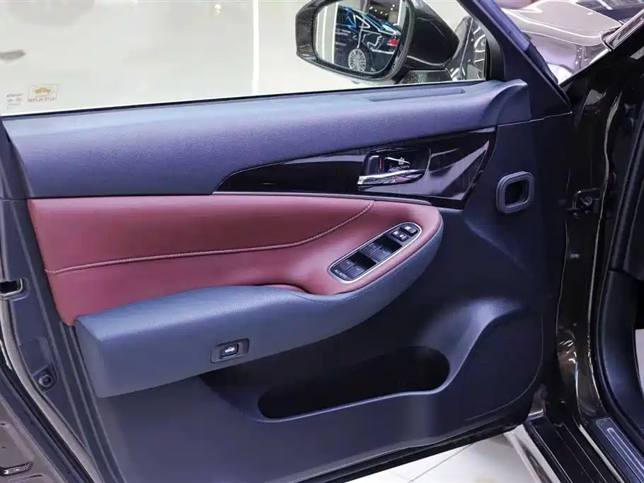 Toyota Crown 2017 — фото 13