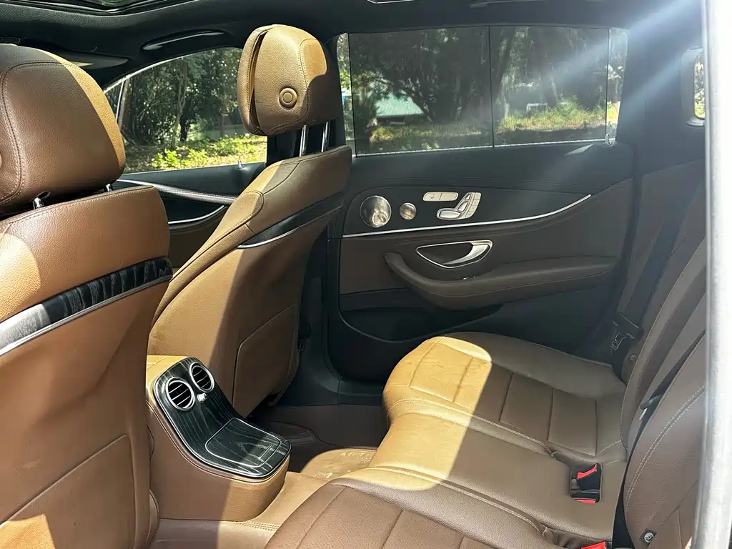 Mercedes-Benz E-Class 2023 — фото 12