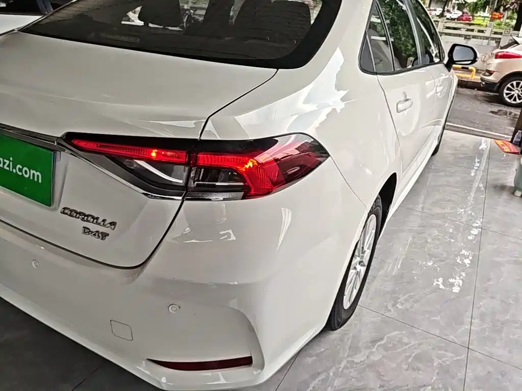 Toyota Corolla 2023 — фото 8