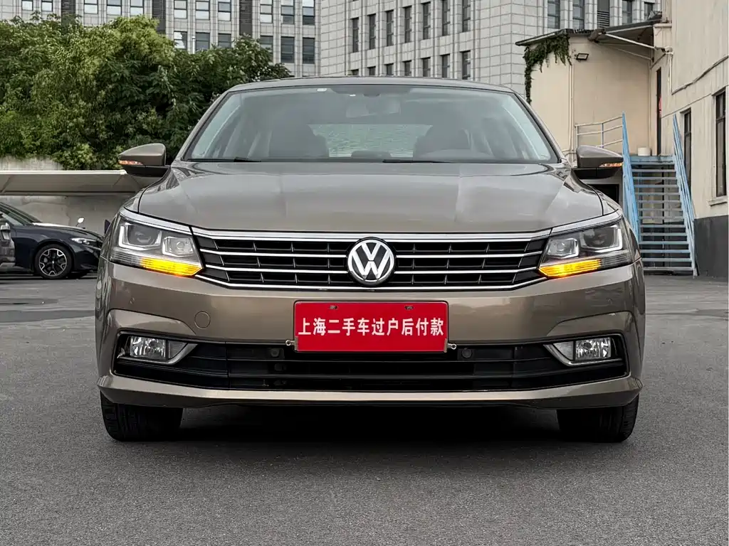 Volkswagen Passat 2018 — фото 1