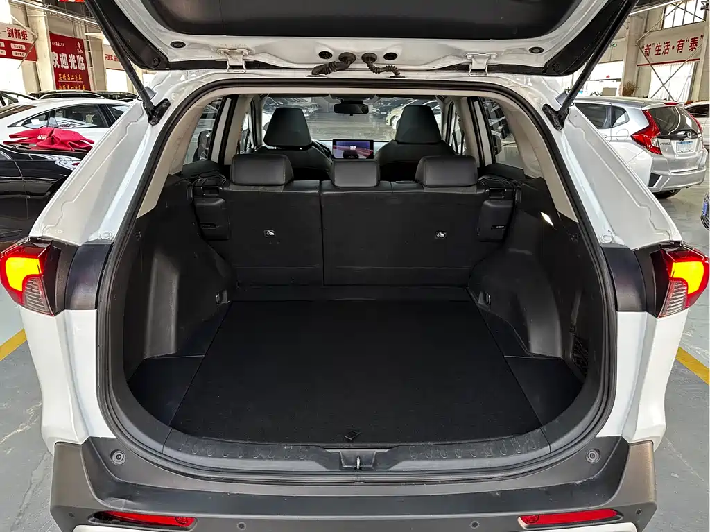 Toyota RAV4 2023 — фото 12