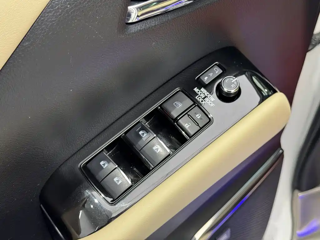 Toyota Alphard 2020 — фото 8