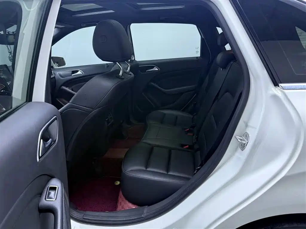 Mercedes-Benz B-Class 2017 — фото 19