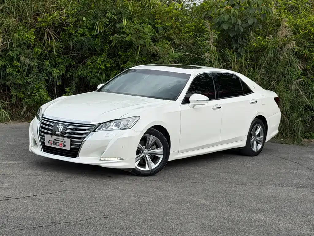 Toyota Crown 2015 — фото 1