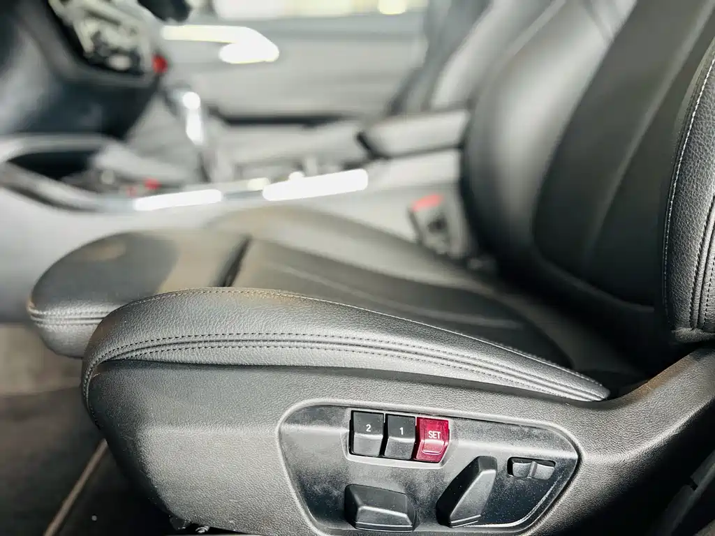 BMW 1 Series 2018 — фото 17
