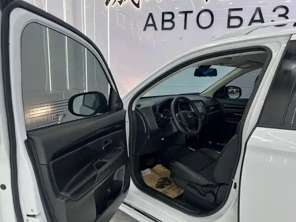 Mitsubishi Outlander 2023