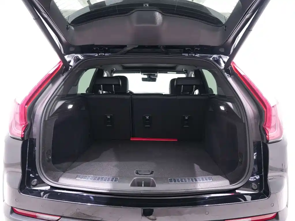 Cadillac XT4 2023 — фото 10