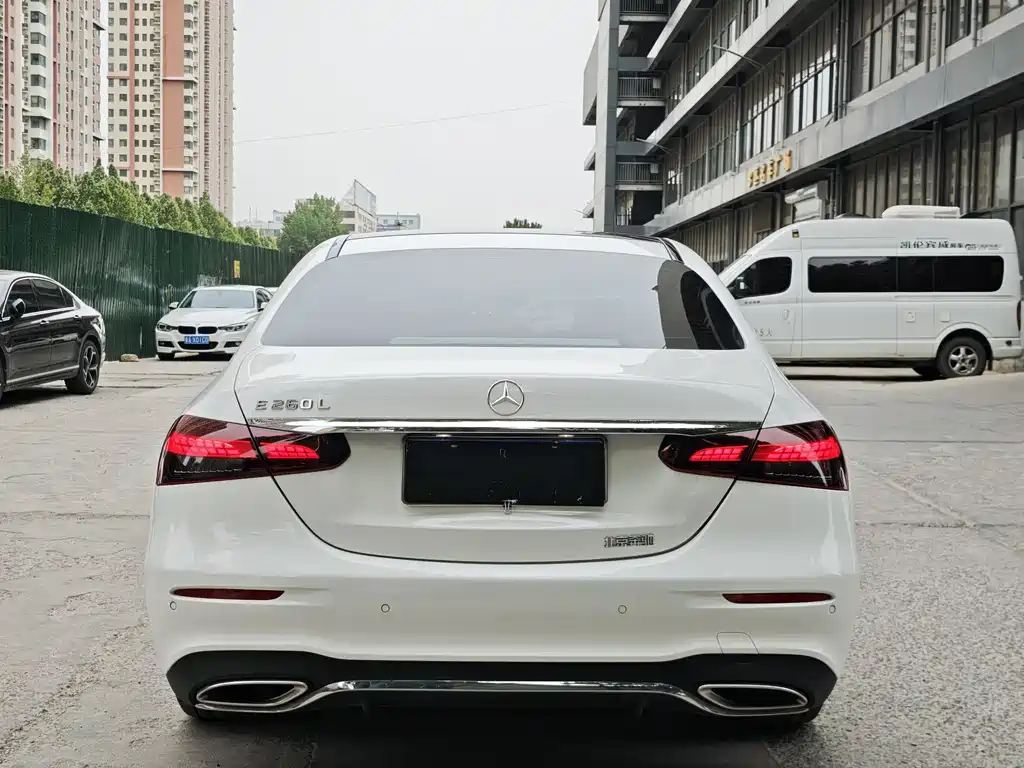 Mercedes-Benz E-Class 2023 — фото 9