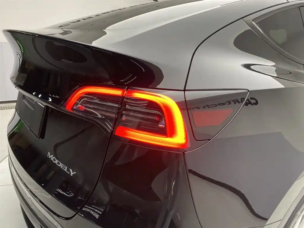 Tesla Model Y 2023 — фото 10