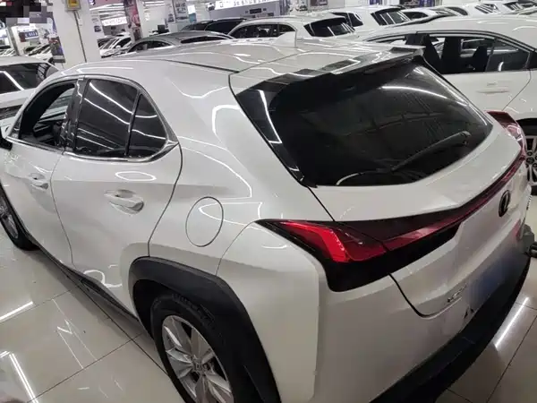 Lexus UX 2021