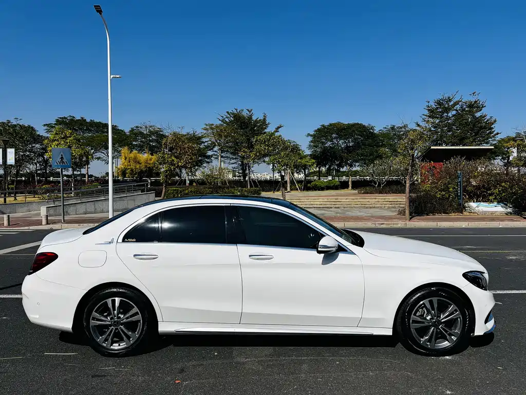 Mercedes-Benz C-Class 2018 — фото 9