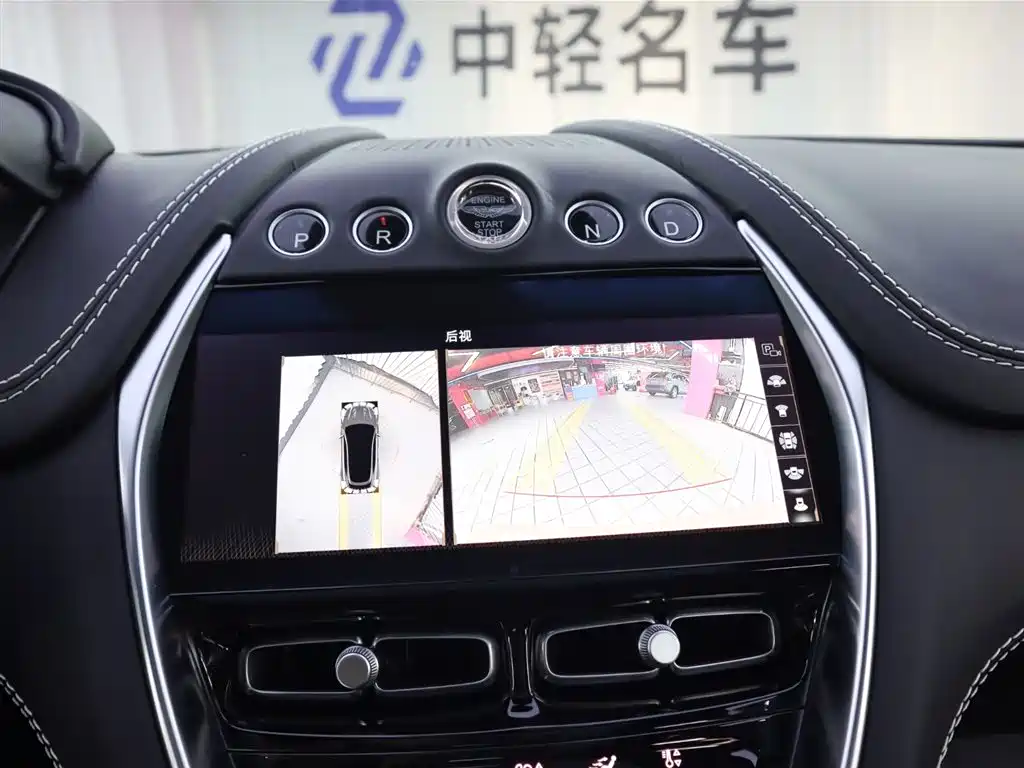 Aston Martin DBX 2025 — фото 13