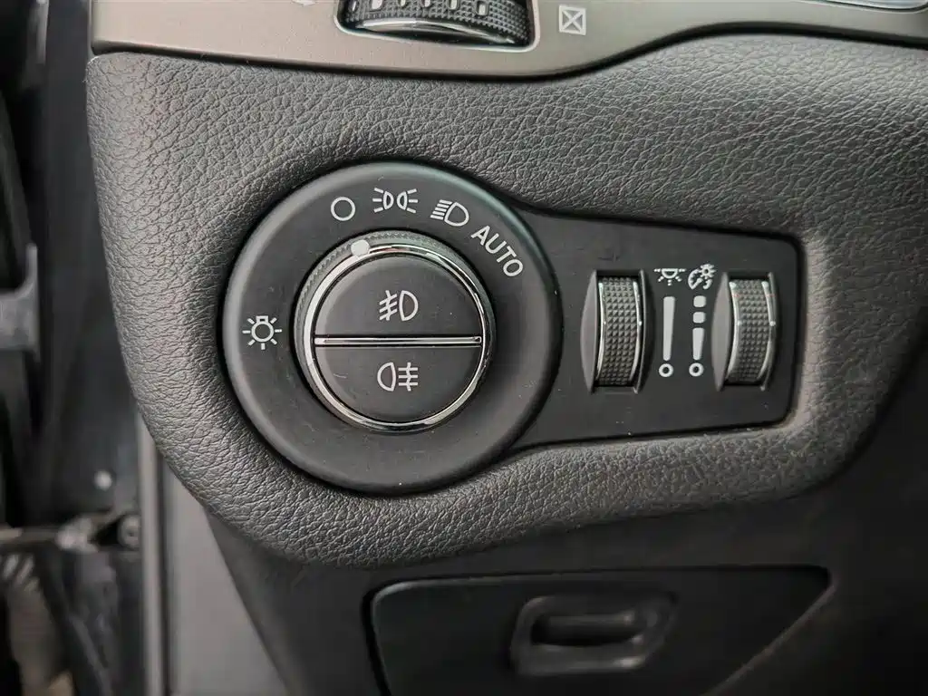 Jeep Cherokee 2020 — фото 21