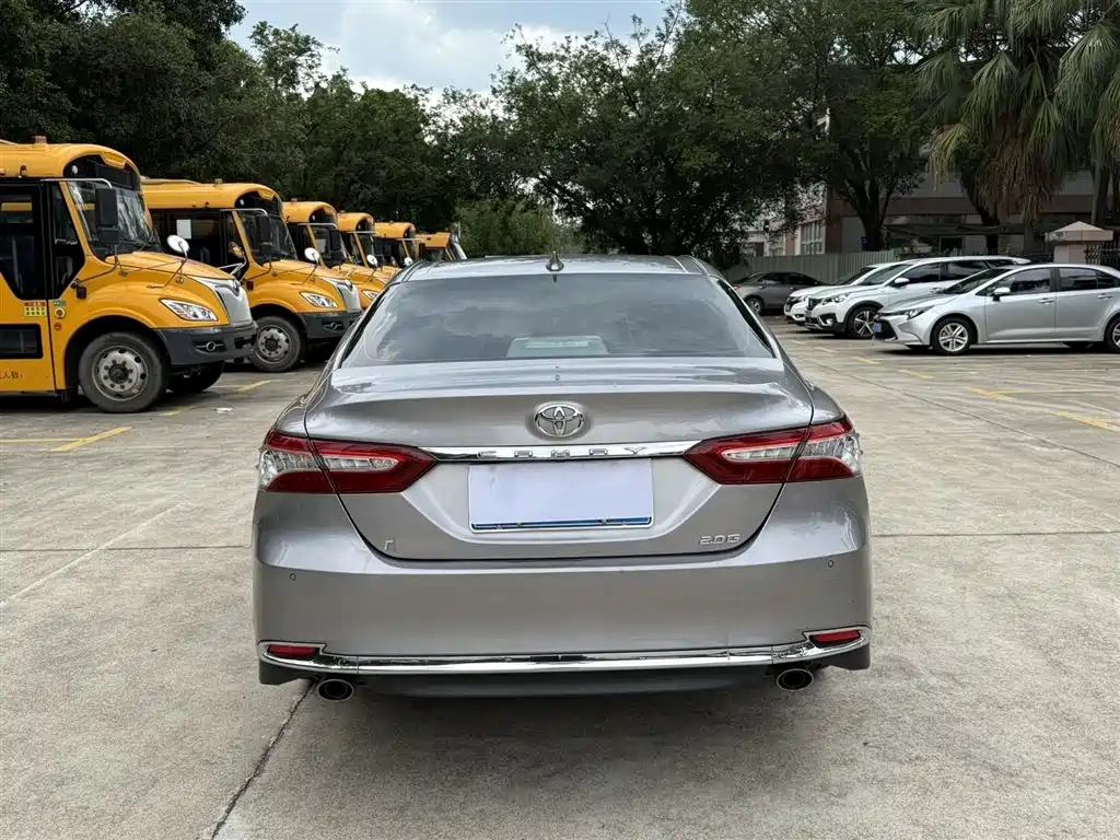 Toyota Camry 2023 — фото 8