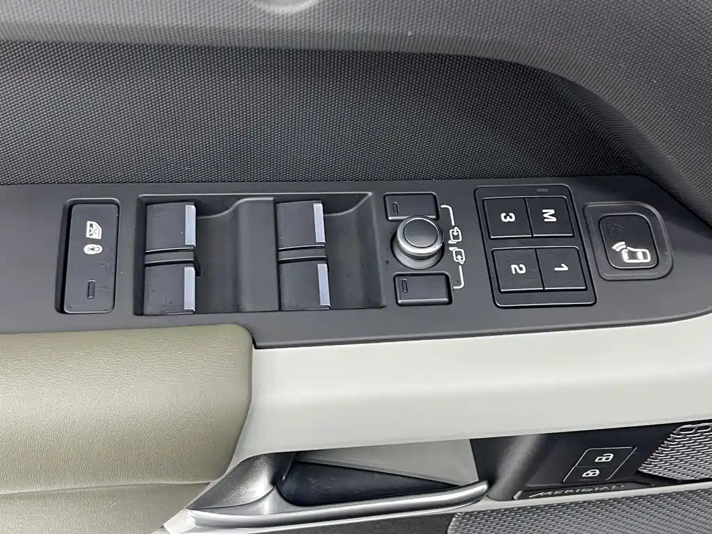 Land Rover Defender 2021 — фото 12