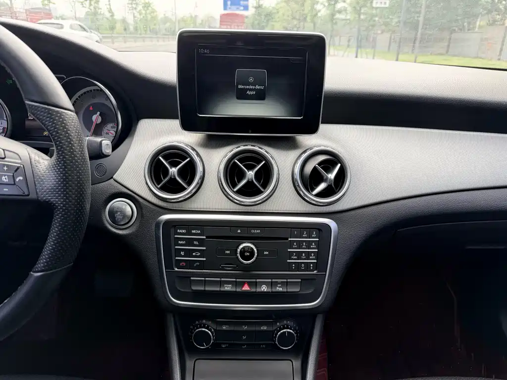 Mercedes-Benz GLA 2016 — фото 10