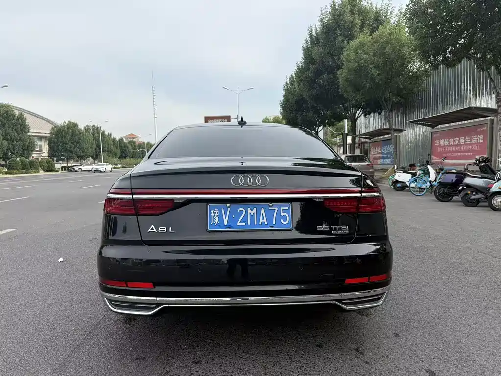 Audi A8 2018 — фото 8