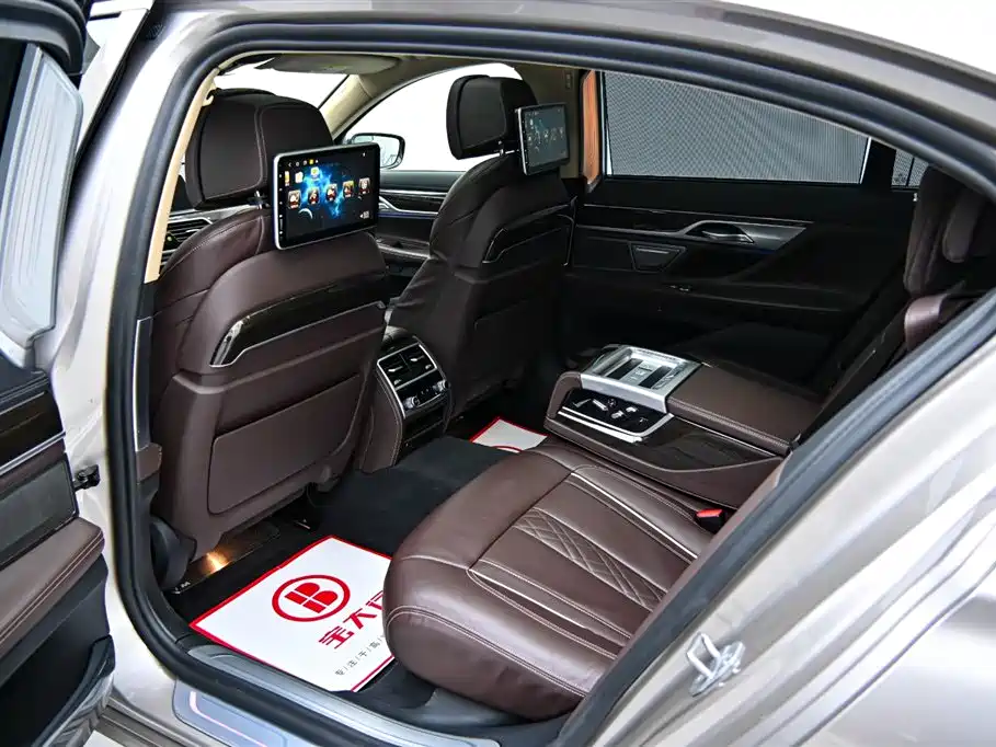 BMW 7 Series 2021 — фото 13
