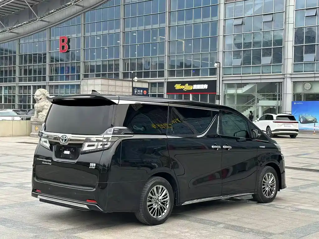 Toyota Vellfire 2022 — фото 6