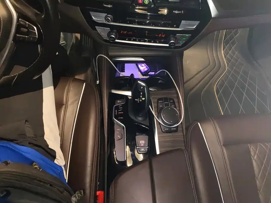 BMW 5 Series New Energy 2018 — фото 16