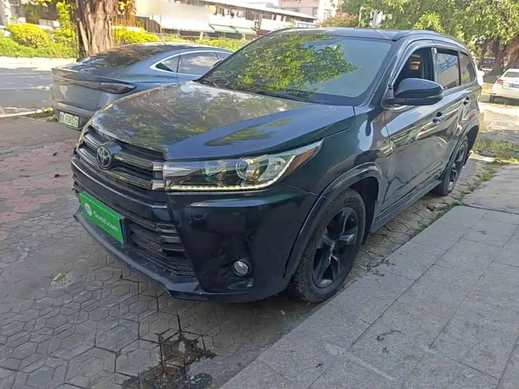 Toyota Highlander 2021 — фото 1