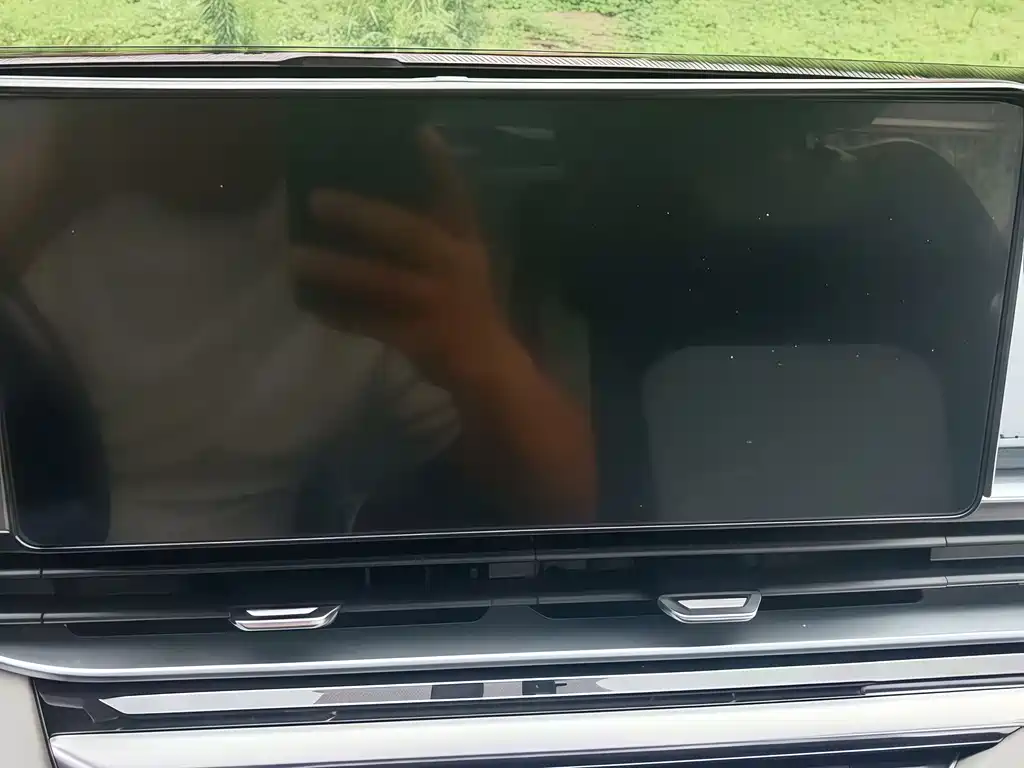 Geely Emgrand 2021