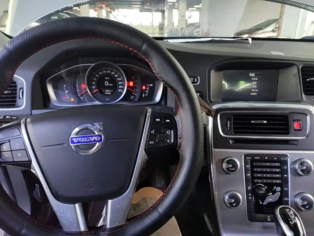 Volvo S60 2015 — фото 10