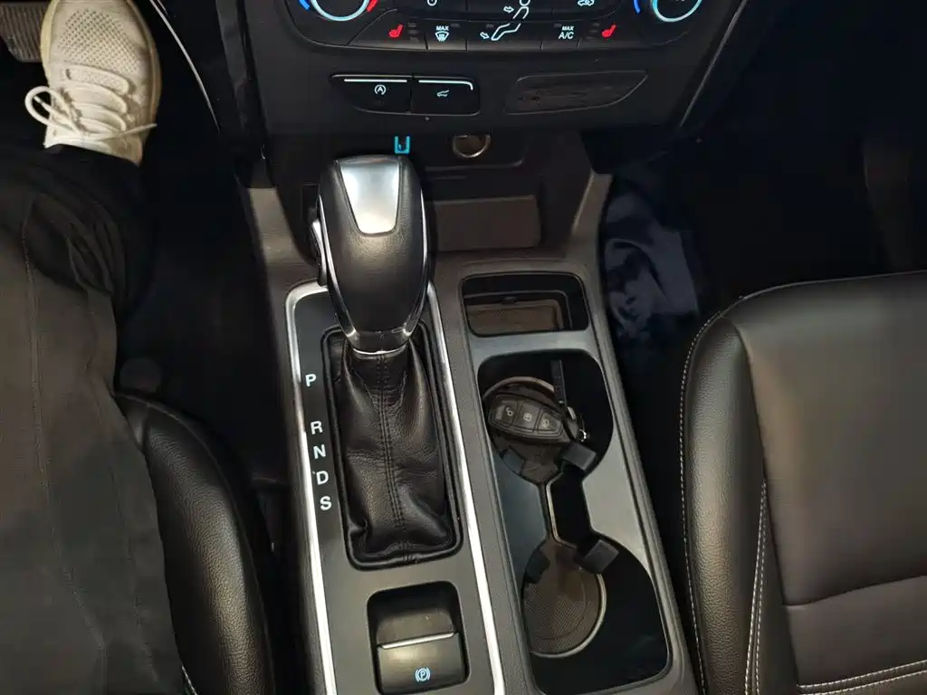Ford Kuga 2018 — фото 14