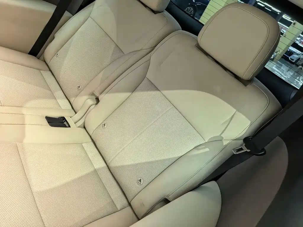 Li Auto i8 2025 — фото 10