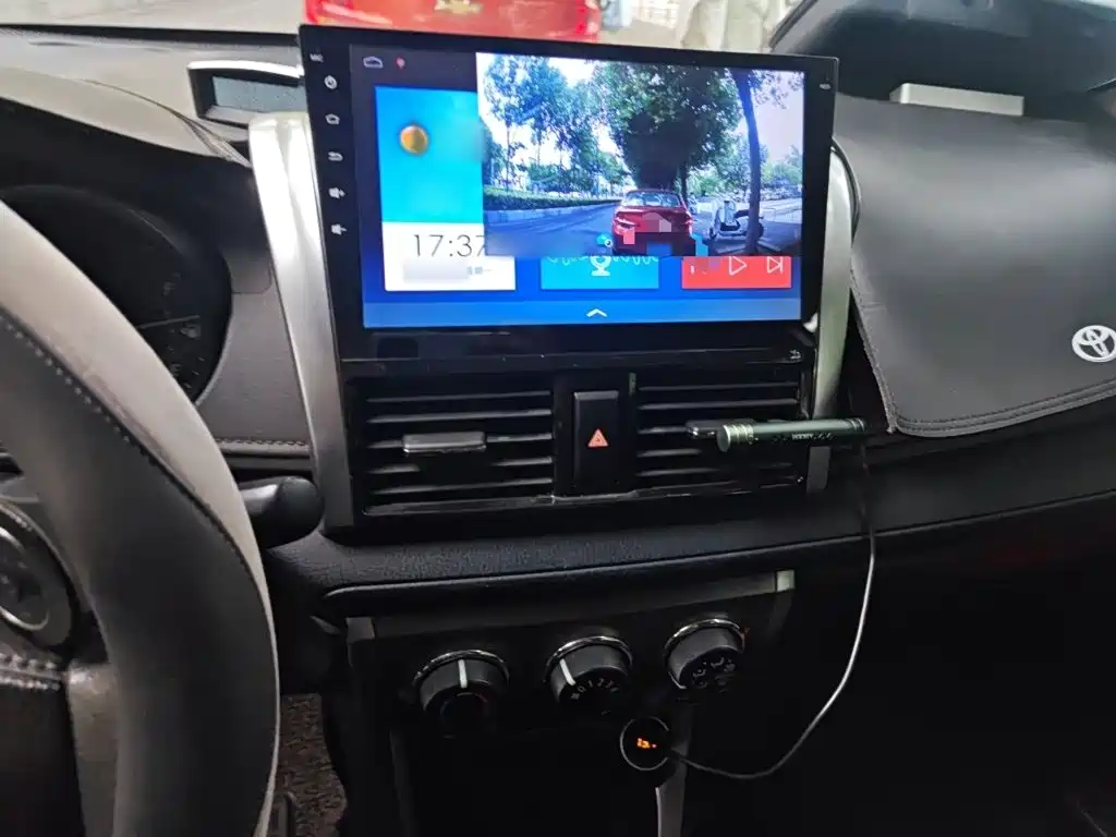 Toyota Yaris L 2015