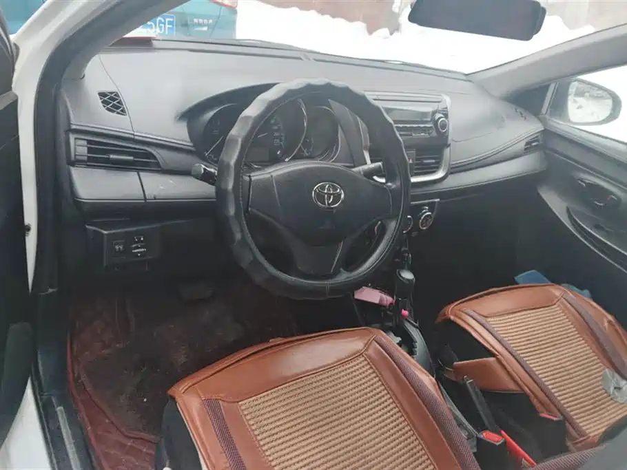 Toyota Yaris L 2018 — фото 12