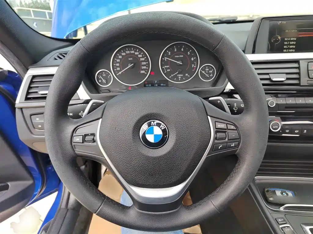 BMW 3 Series 2017 — фото 11