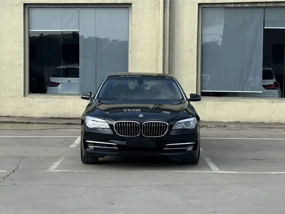 BMW 7 Series 2015 — фото 9