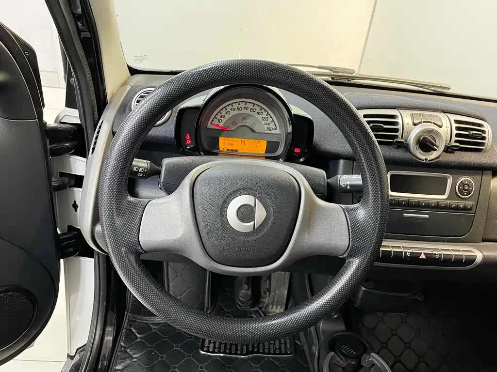 smart Fortwo 2015 — фото 26