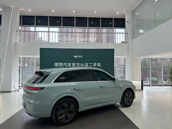 Li Auto L6 2025