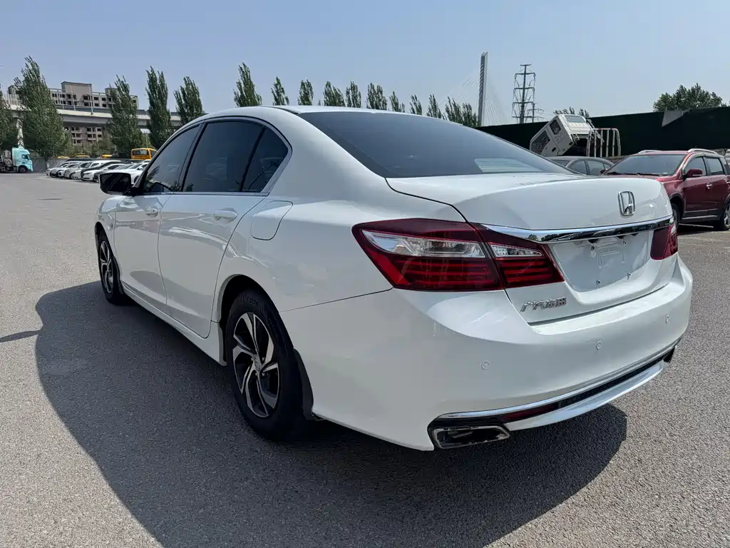 Honda Accord 2016 — фото 11