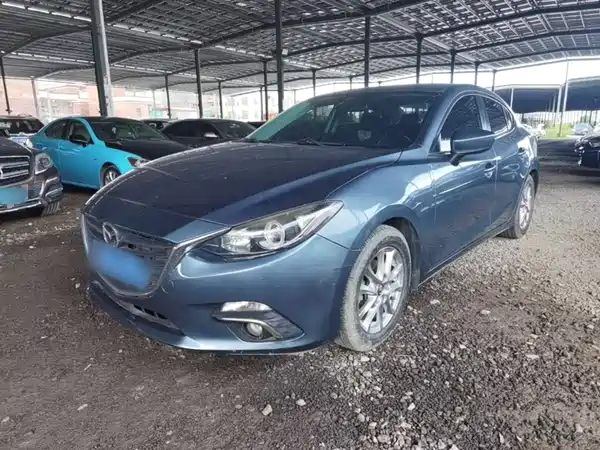 Mazda 3 Axela 2015