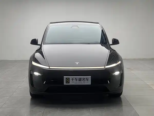 Tesla Model Y 2025