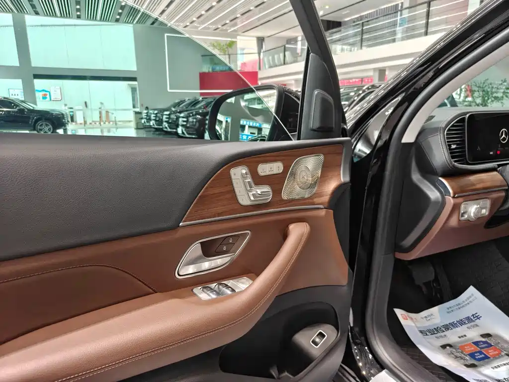 Mercedes-Benz GLS 2025 — фото 10