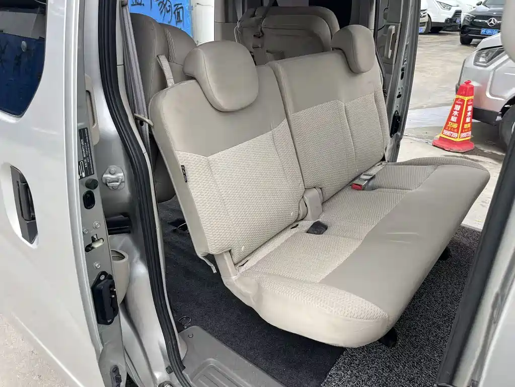 Nissan NV200 2015 — фото 7