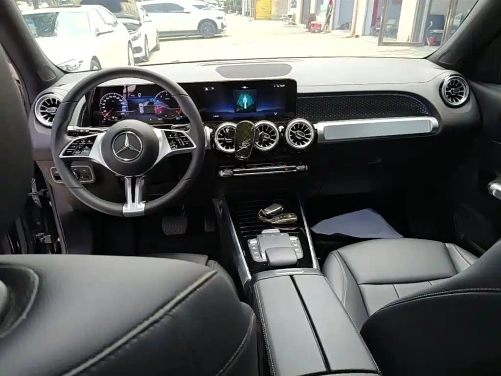 Mercedes-Benz GLB 2024 — фото 10