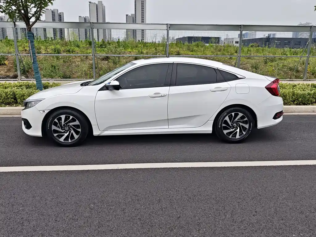 Honda Civic 2018 — фото 4