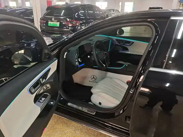 Mercedes-Benz E-Class 2025