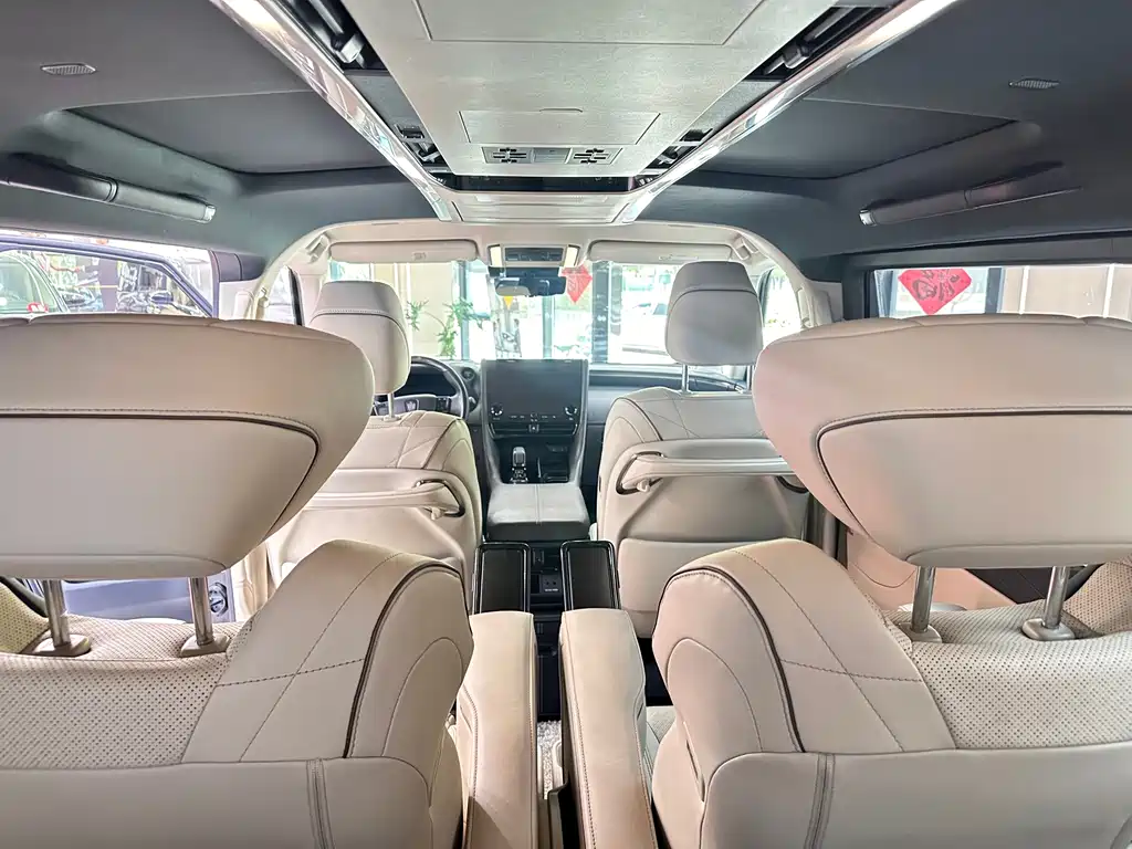 Toyota Vellfire 2023 — фото 11