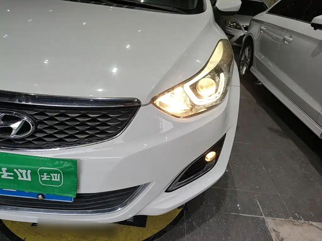 Hyundai Elantra 2017 — фото 24