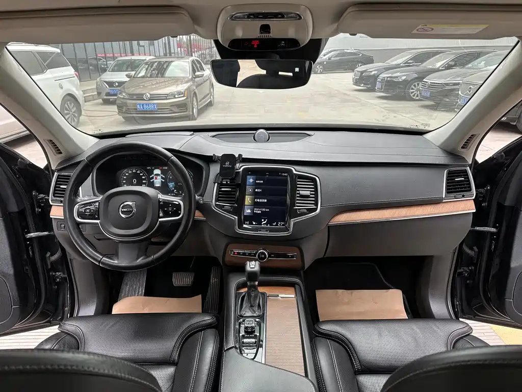 Volvo XC90 2017 — фото 11