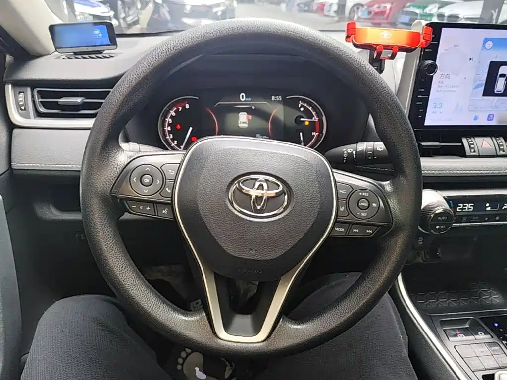 Toyota RAV4 2021 — фото 11