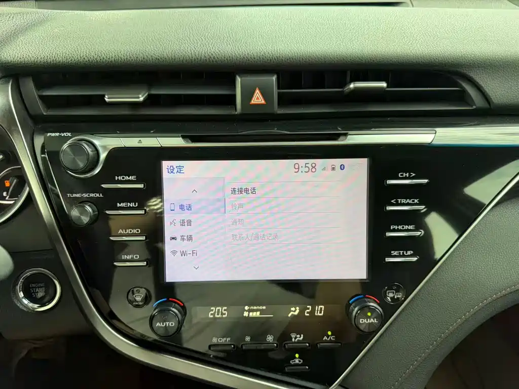 Toyota Camry 2018 — фото 12